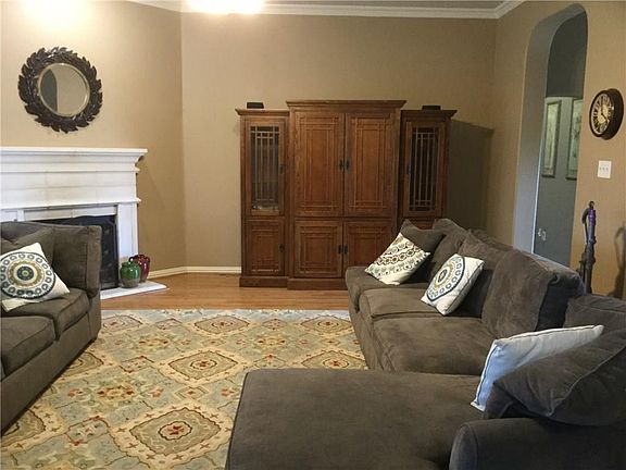 5th image of 2201 Harvest Hill Dr