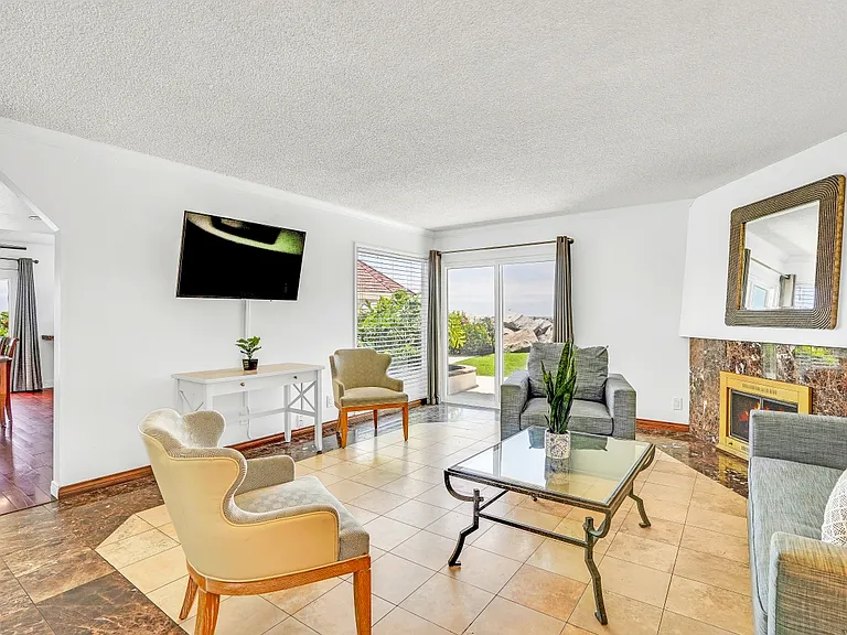 2 BRS Livingroom
