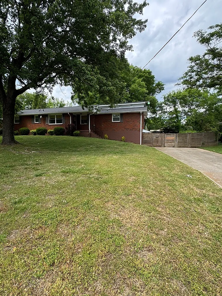 Front of house - 568 Whispering Hills Dr