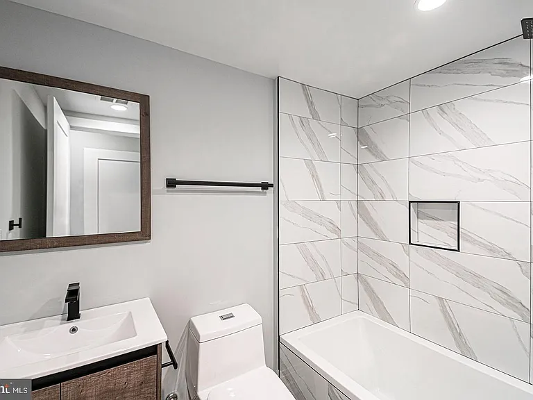 526 Brown St #206 — Photo 20