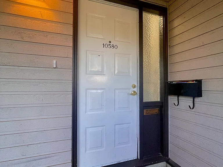 10580 Holly Park Ln #10580 — Photo 11