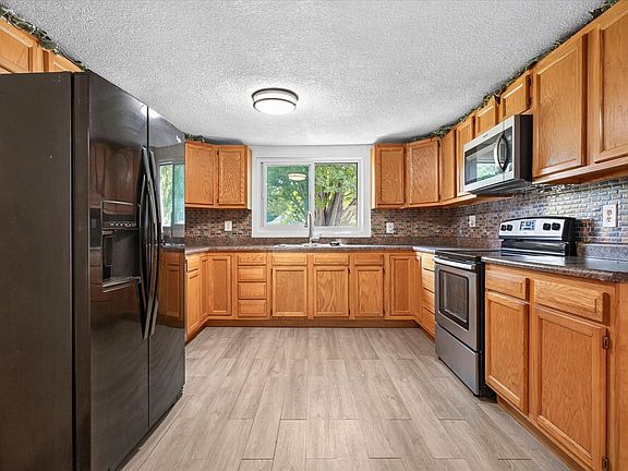 2nd image of 1032 Brookfield Dr