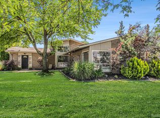 30107 Mason St, Livonia, MI 48154