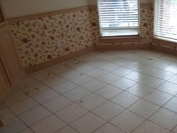 3rd image of 505 Ravenaux Dr