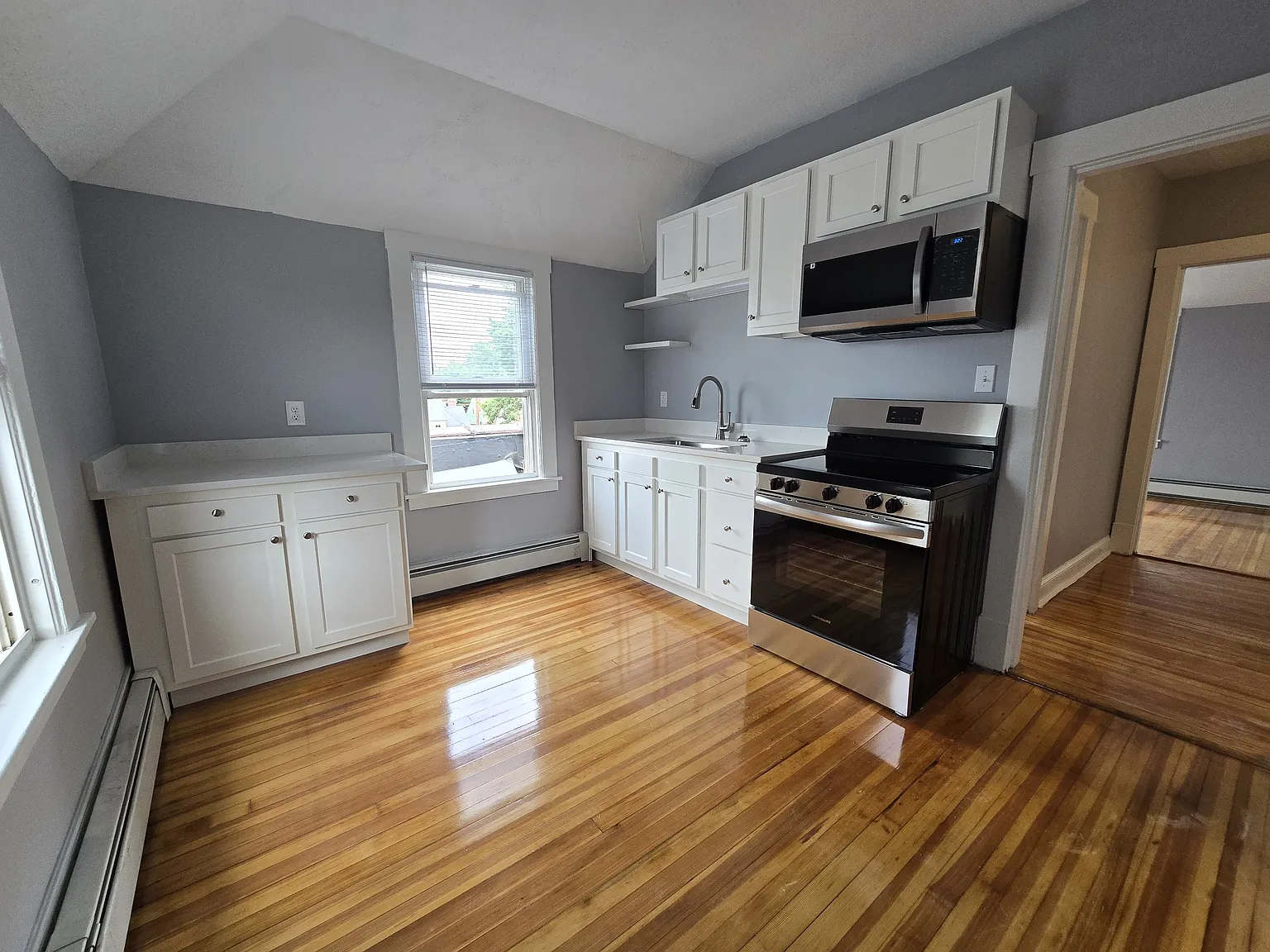 2 bed, 600 sqft, $1,600 — Photo 2