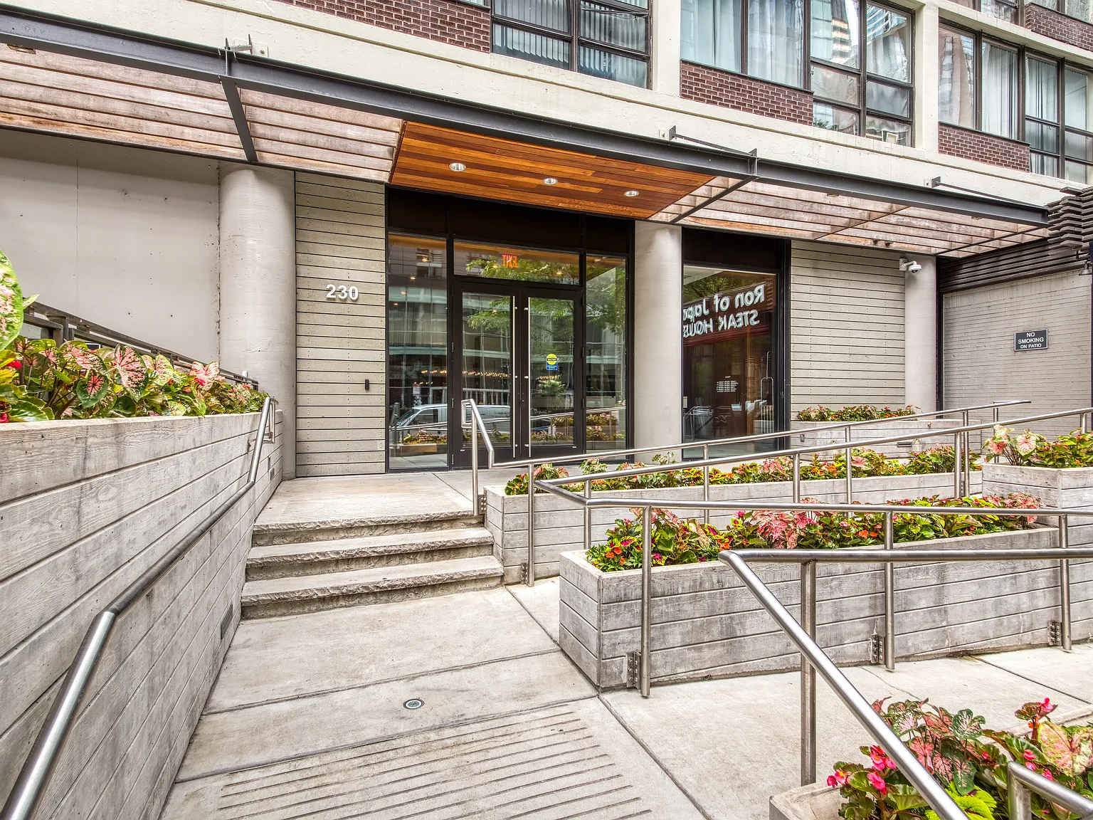 1 bed, 650 sqft, $2,100 — Photo 1