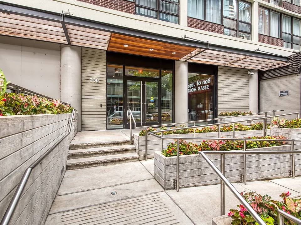 230 E Ontario St #1003