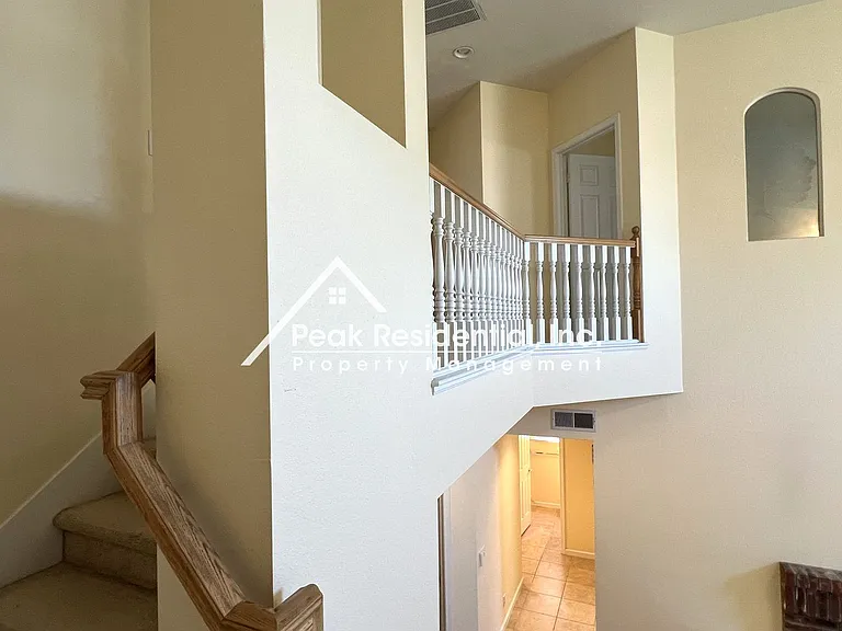 402 Harlow Ct — Photo 15
