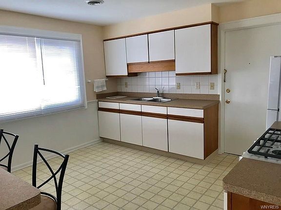 3rd image of 2252 William St Uppr #