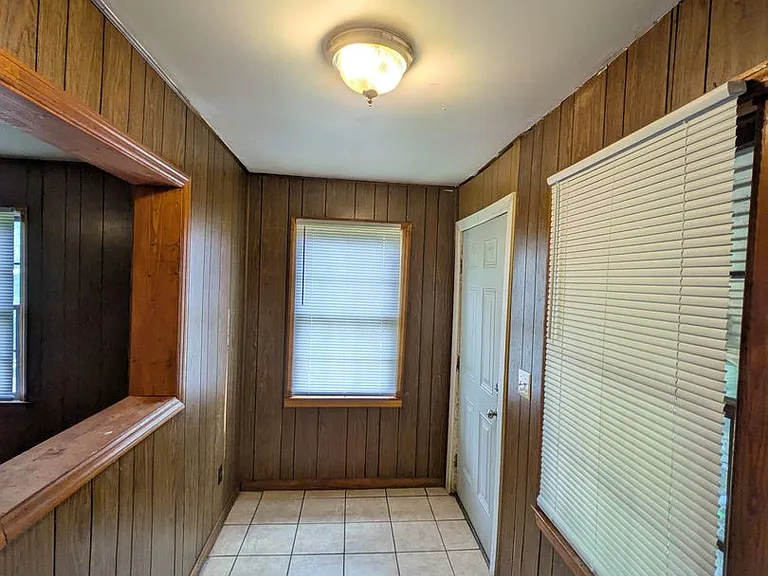 1694 Douglas St — Photo 14