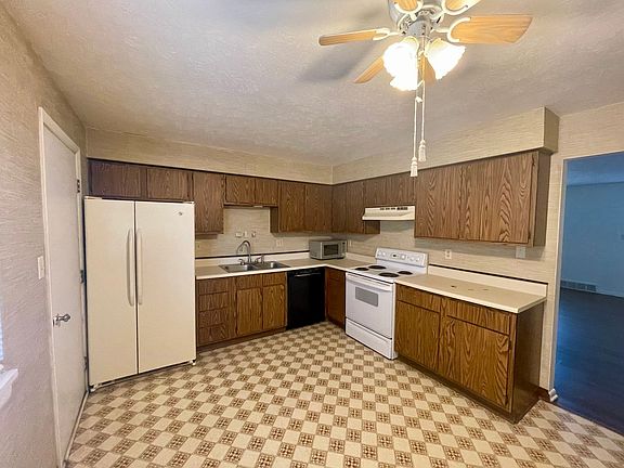 3rd image of 1805-1807 Belasco Ave #1805