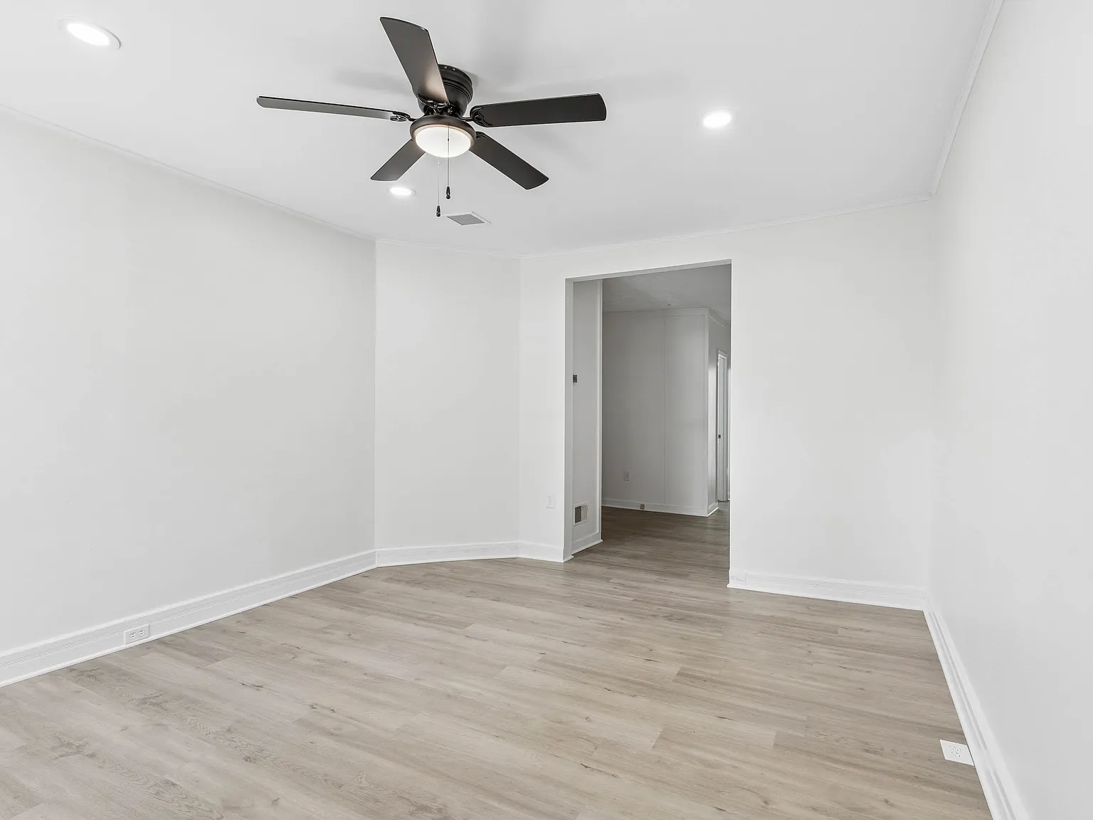 3 bed, 1328 sqft, $2,250 — Photo 1