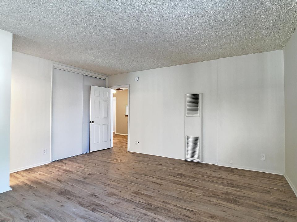 1st image of 4 Chase St #4