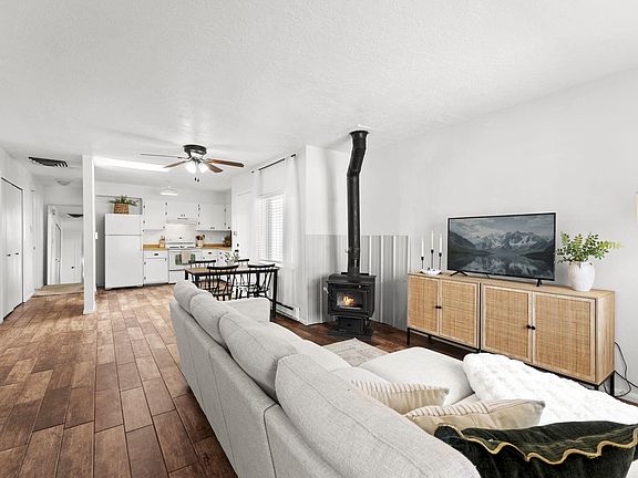 3rd image of 3405 Abbey Ct NW