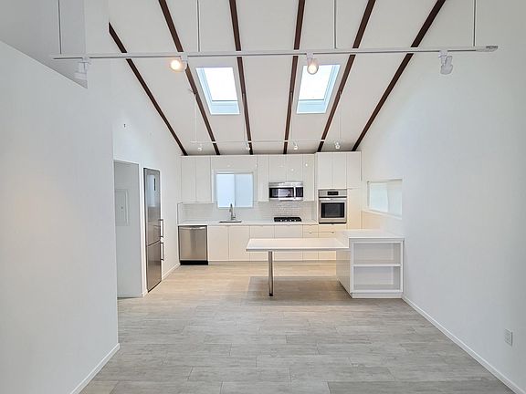 3rd image of 2461 Oak St #1-A