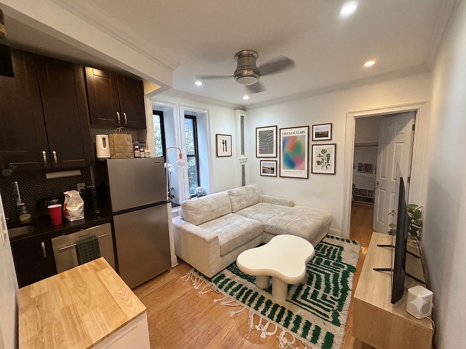 1st image of 380 S 4th St APT 4