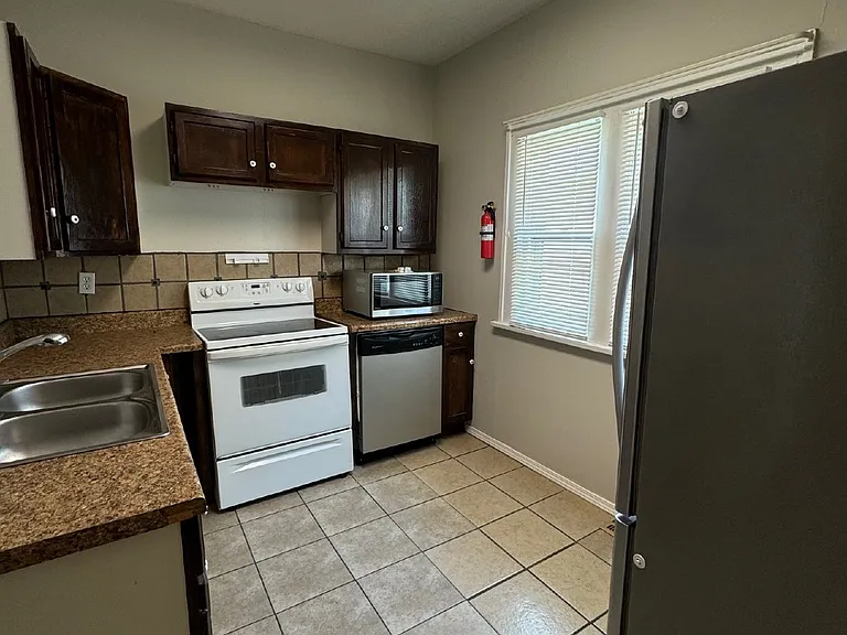 1556 S Palisade St — Photo 11