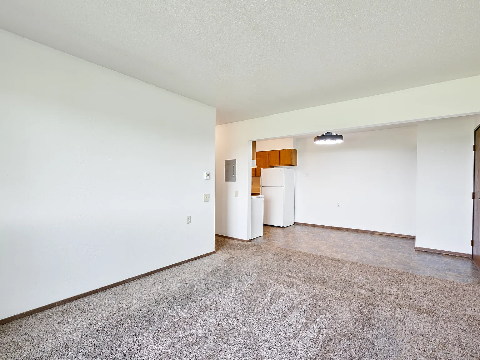210 4th Ave W — Photo 2