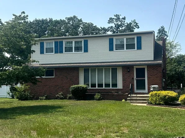 6 Sunset Dr, Voorhees, NJ 08043