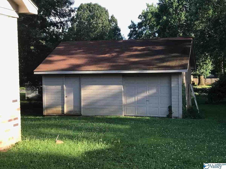 2nd image of 495 Marion Dr