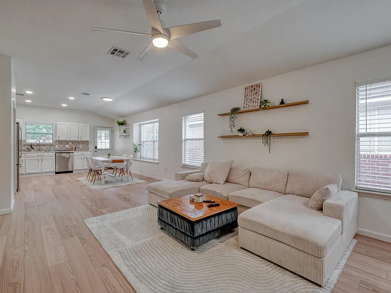 436 Grey Feather Ct — Photo 5