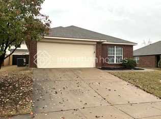 409 Heritage Dr, Crowley, TX 76036