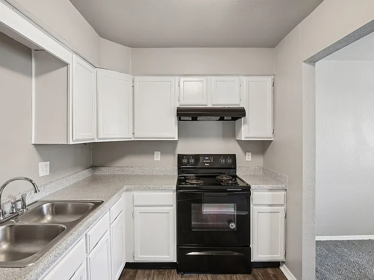 Hidden Hills Apartments — Photo 3