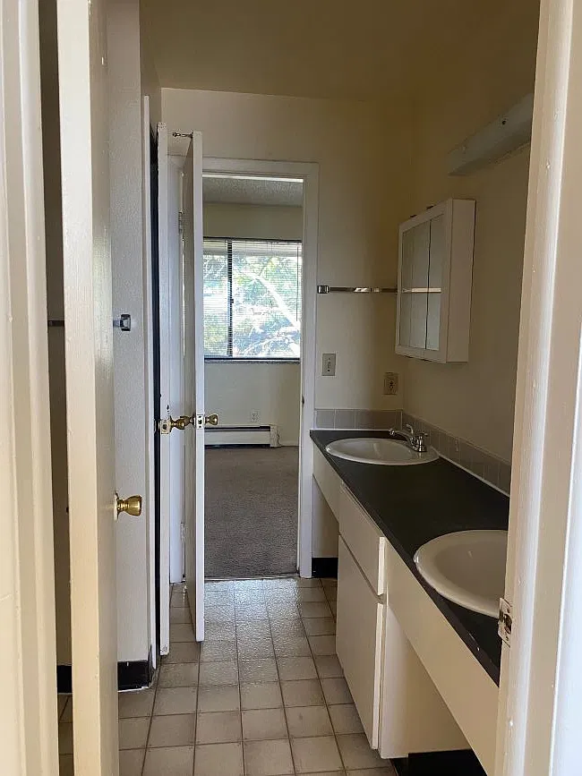 3 bed, 1.5 bath, 992 sqft, $4,800 — Photo 2