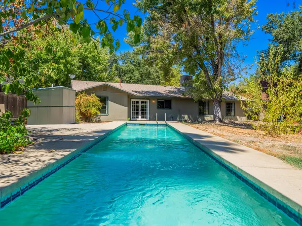2899 Fernwood St, Redding, CA 96001