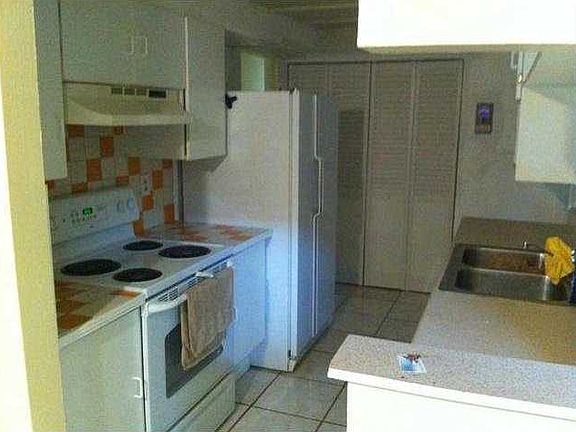 4th image of 7803 NW 73rd Ter