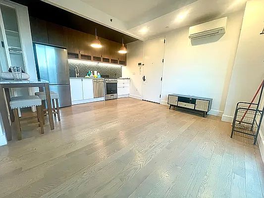 5th image of 824 Lexington Ave #5E