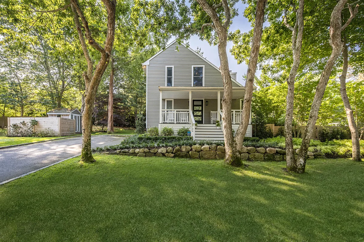 Building Photo - 7 Hedges Ave