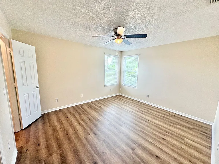 2813 Rolling Broak Dr — Photo 27