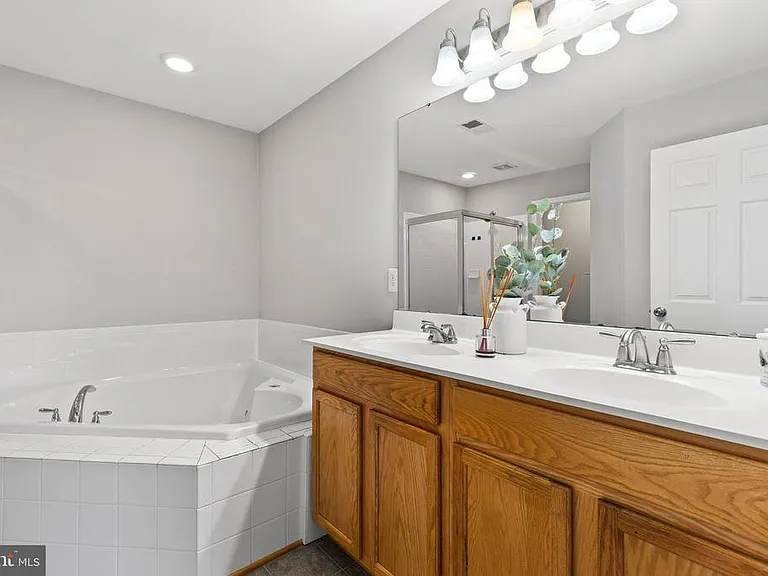 3329 Anne De Bourgh Dr — Photo 32