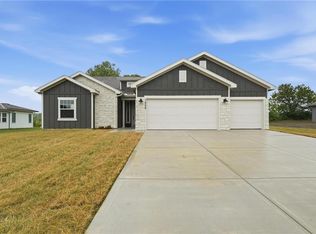 1808 Halls Creek Ave, Raymore, MO 64083
