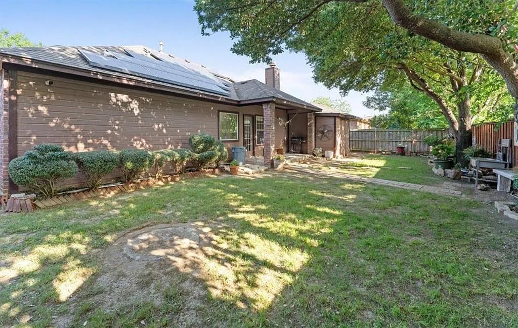 3 bed, 1702 sqft, $2,450 — Photo 3