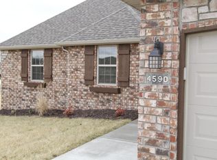 4590 W Oneida Dr, Springfield, MO 65802