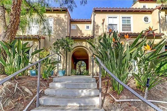 42 Paseo Luna — Photo 2