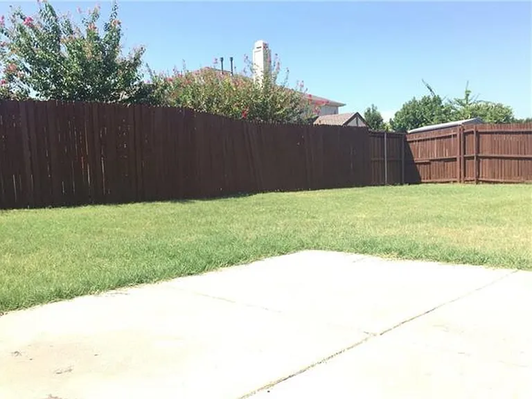 2204 Hickory Dr — Photo 21
