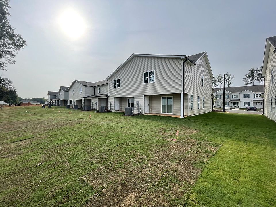 2nd image of 1048 Peony Ln
