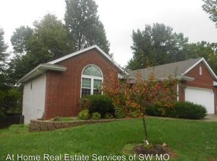 2339 W Cantebury St, Springfield, MO 65810