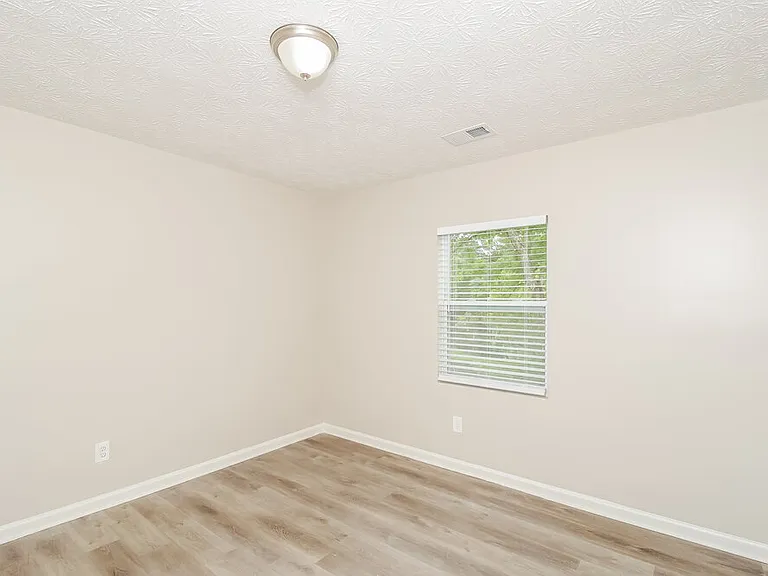 1021 Sugar Springs Dr — Photo 14