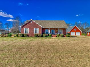 64 Bridgewood Dr, Killen, AL 35645