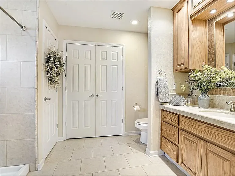 912 Moser River Dr — Photo 10