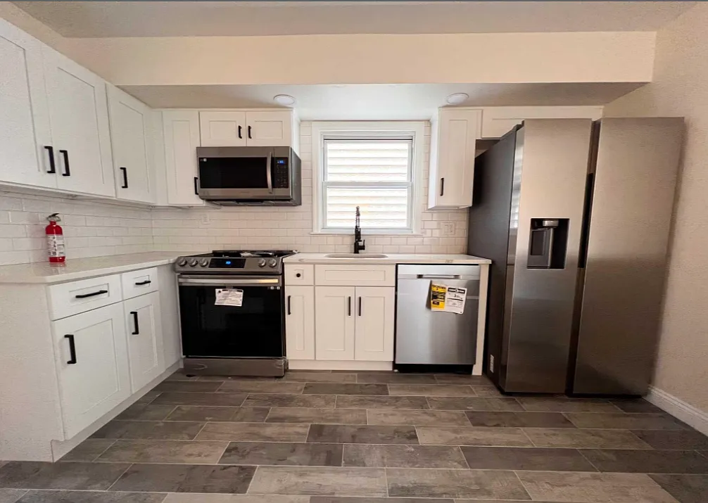 3 bed, 1200 sqft, $2,650 — Photo 4
