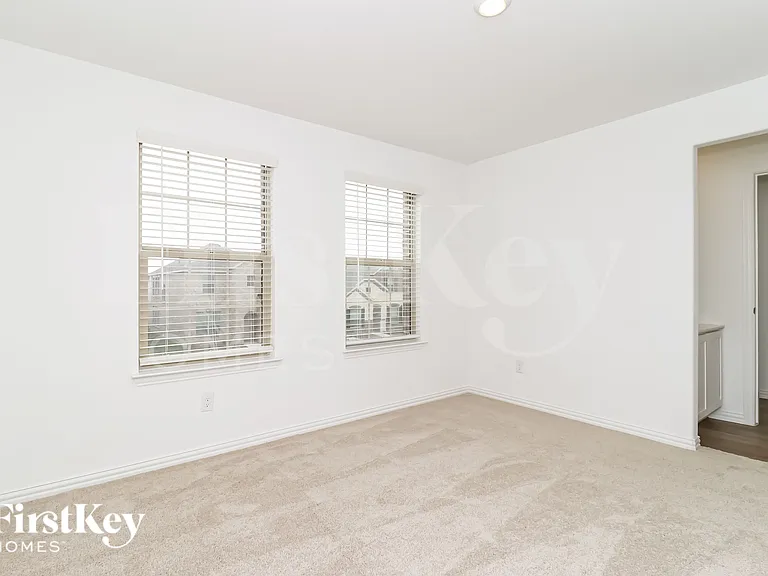 10113 Elkhorn Dr — Photo 10