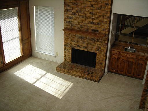 4th image of 301 Lakewood Ct