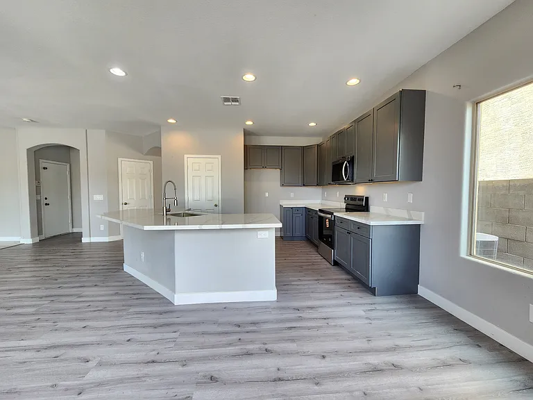 7415 S 15th Dr — Photo 18