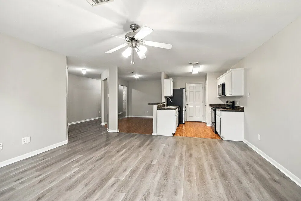 3 bed, 2.0 bath, 1410 sqft, $1,695 — Photo 4