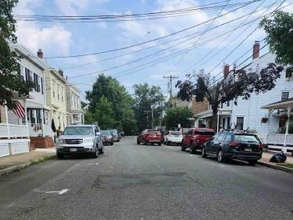 Exterior Neighborhood (street photo)